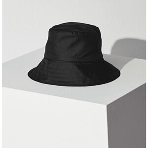 Janessa Leone
Franklin Bucket Hat Black